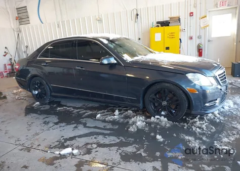 2013 Mercedes-Benz E 350 4Matic z USA, uszkodzony, nr VIN WDDHF8JB9DA744413